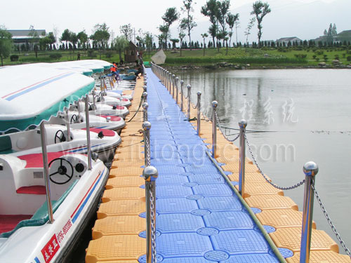 臨海洛河公園浮橋