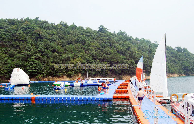 江西柘林湖水上浮橋