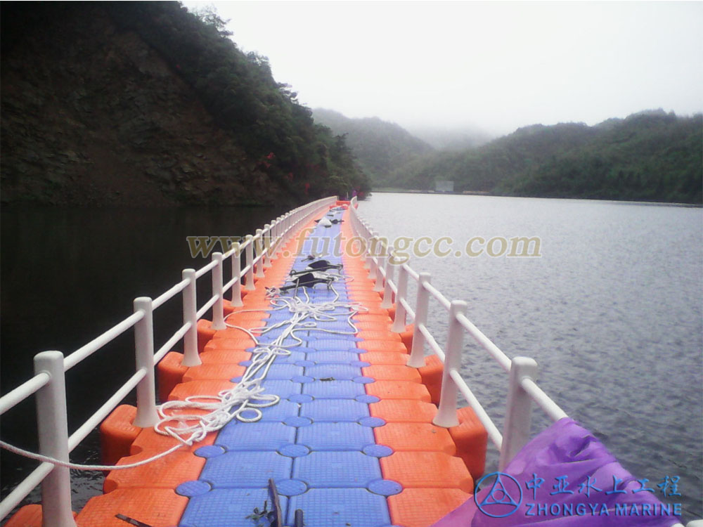 湖南永州陽明山國家森林公園浮橋