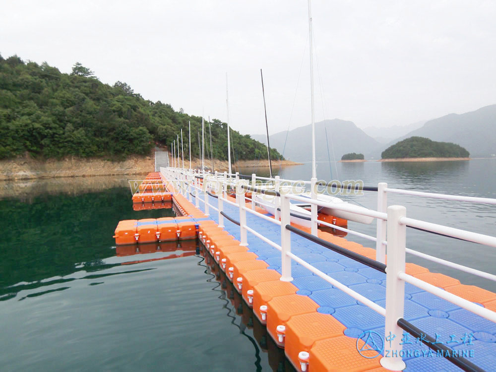 江西柘林湖水上浮橋