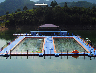 水上游泳池